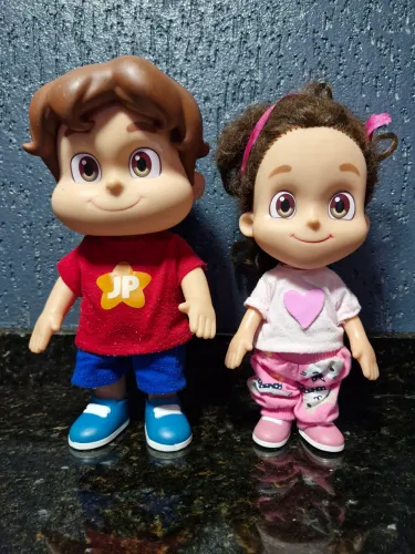 Kit de brinquedos,pelúcias,wandinha,centopeia,carrinho barbie com controle remoto. 