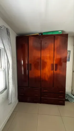 Guarda roupa com gavetas