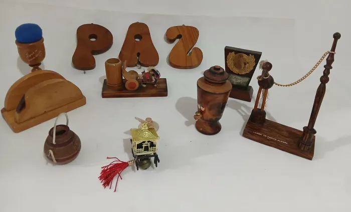 Miniaturas enfeites em madeira algumas japonesa