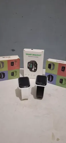 Smartwatch D20 com design moderno e diversas cores