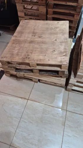 Pallets em compensado Espessura 1 centímetro, entregamos com taxa de entrega. 