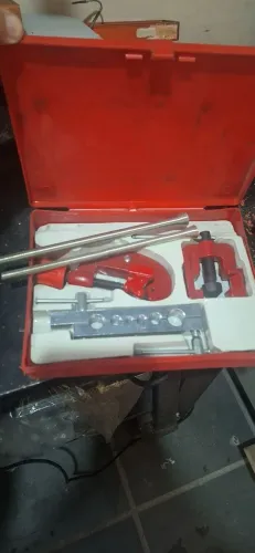 Conjunto de flageador, cortador e dobrador de tubo