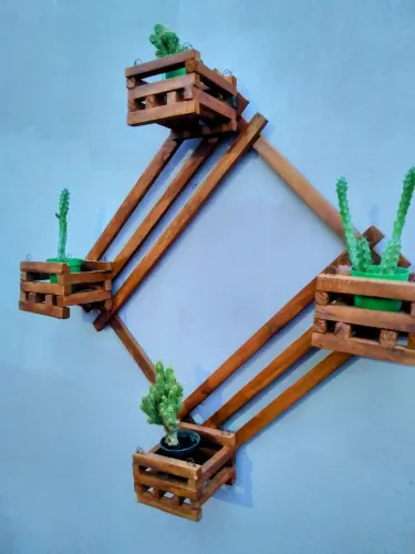 SUPORTE PARA PLANTAS PEQUENAS.