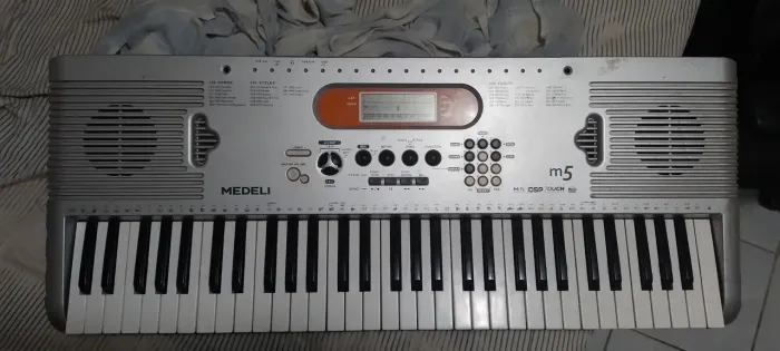 Teclado medeli