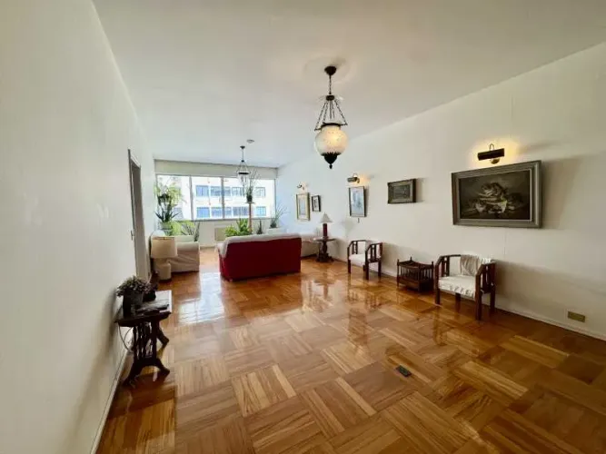 Apartamento à Venda em Ipanema | 4 Quartos, Suíte e Vaga de Garagem