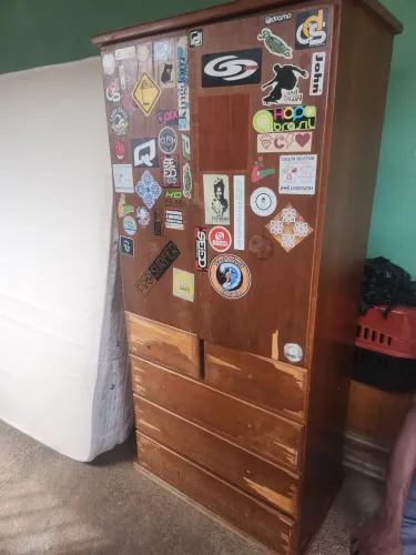Guarda roupa pequeno