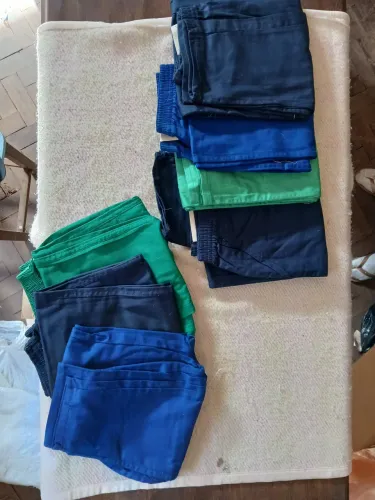 07 Calças de uniforme brim P e M