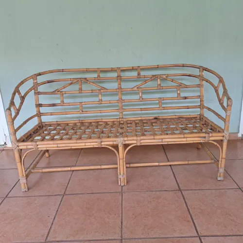 Sofá 3 lugares em bambu e vime, tipo namoradeira.... Excelente para decoração!