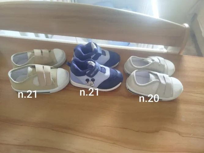 Tênis, os 3 pares por 50, são novos nunca usado. Entrego no terminal.