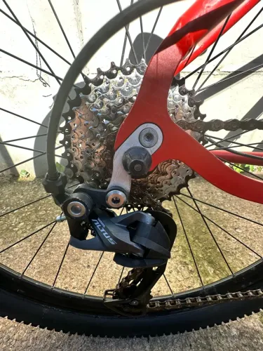 Vende-se bicicleta aro 29, equipada com peças shimano