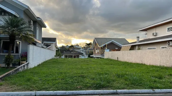 Terreno à venda de 420m² | Condomínio Villas de Santana | Jacareí |