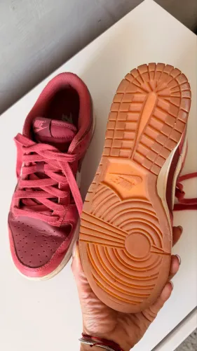Tênis Nike Dunk low desert berry rosa