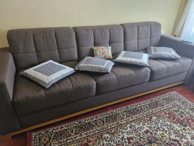 Vendo sofá seminovo de 2,50 m apenas 1 ano de uso ,motivo de venda , retirada no local