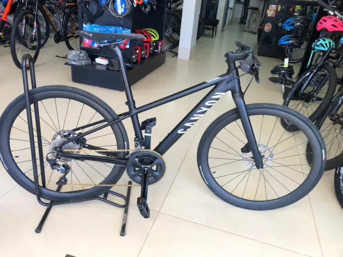 Bicicleta Cannyon híbrida