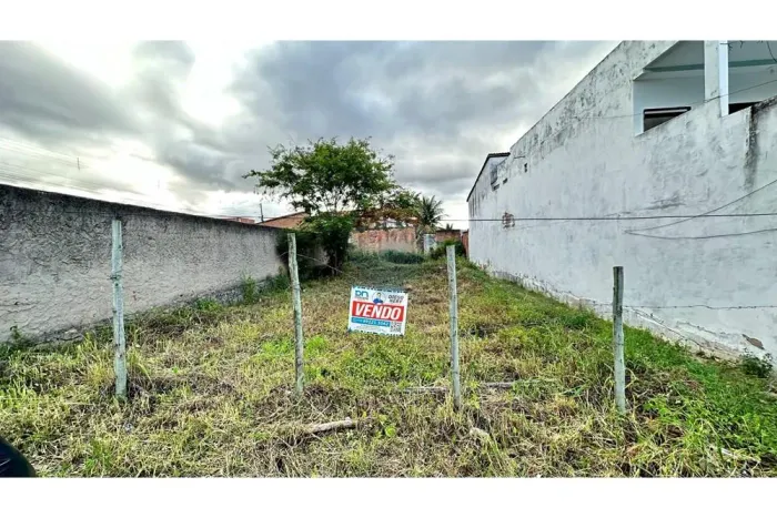 Vendo: Terreno medindo 250,00 m2, nascente e topografia plana