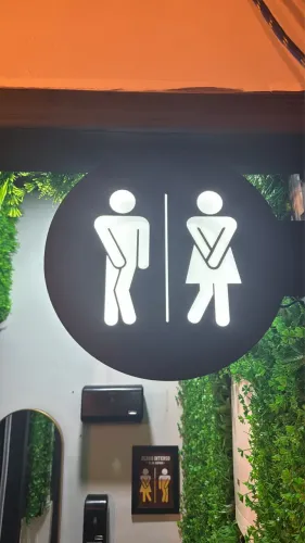 Luminária banheiro unissex com fonte 