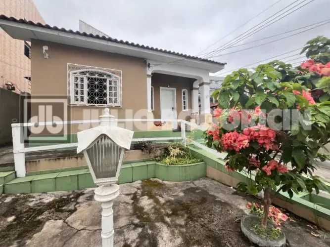 Ilha do Governador - Freguesia - VENDA - Casa - 3 Quartos - Varanda - Lavanderia - Quintal