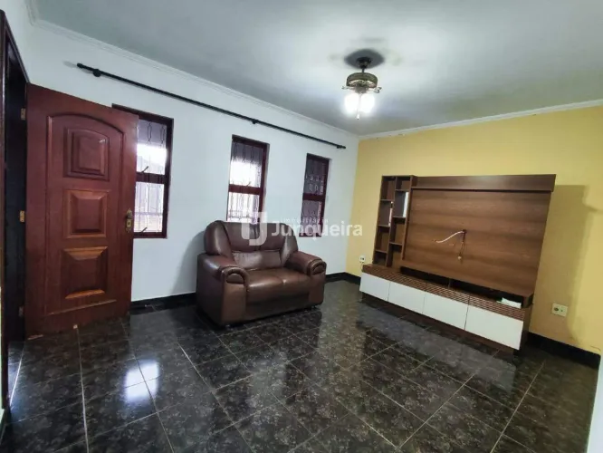 Casa à venda, 2 quartos, 1 suíte, 2 vagas, Centro - Rio das Pedras/SP