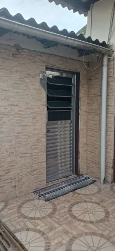 Casa de Fundos no Monte Cristo