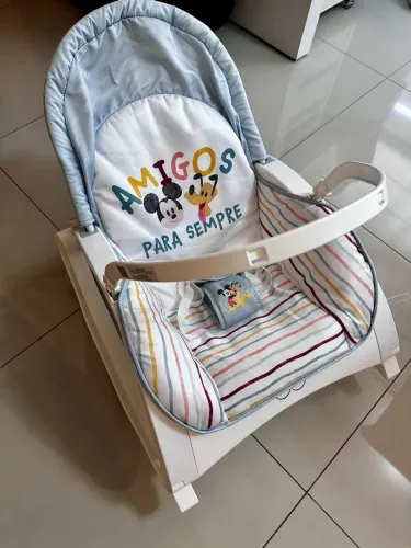 Cadeira de Descanso e Balanço Para Bebê Com Canção de Ninar Mickey - Multikids