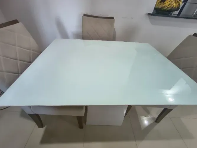 Mesa de jantar 4 cadeiras