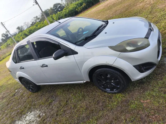 Ford Fiesta Sedan 1.0 8V Flex 4P 2011