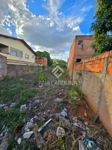 Lote murado à venda no bairro Maracanã
