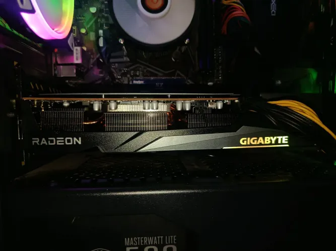 RX 7600 GIGABYTE