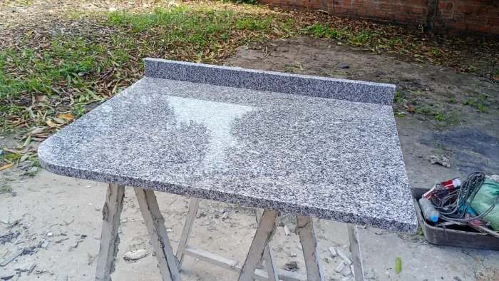 Bancada granito cinza ou Ubatuba , 1,00 por 0,52 , valor 310,00