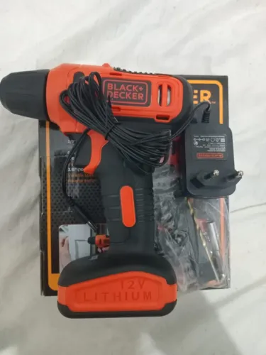 Vende-se parafusadeira/furadeira Black+Decker LD12SP 12V 10mm com kit.