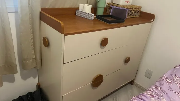 Cama Casal, Cristaleira, Colchão Casal e Cômoda