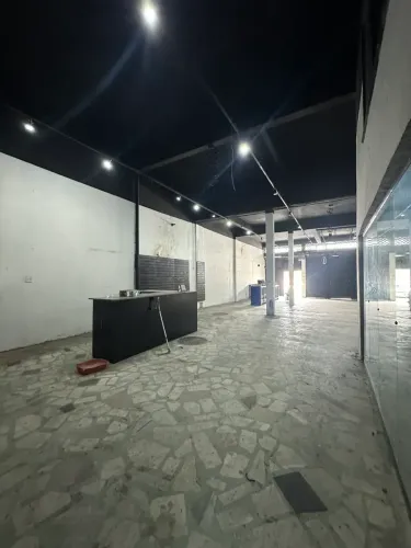 Alugo Loja  450m²  De Frente à Estação de Trem