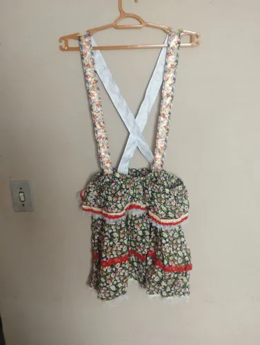 Fantasia Vestido com suspensório festa junina. Com elásticos e babados. Tamanho G-GG.