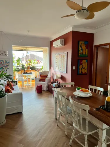 Apartamento com arquitetura neoclássica e lazer completo no Embaré