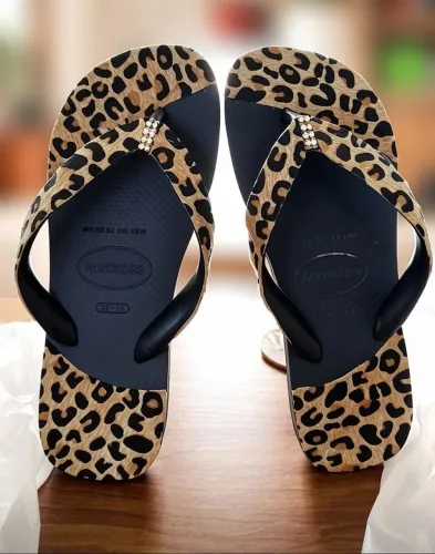 Vendemos havaianas customizadas por apenas 60 