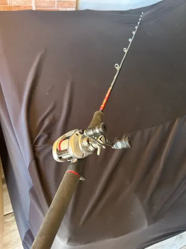 Vara + carretilha pra pesca 
