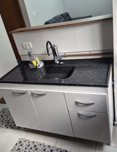 Pia de cozinha com armário