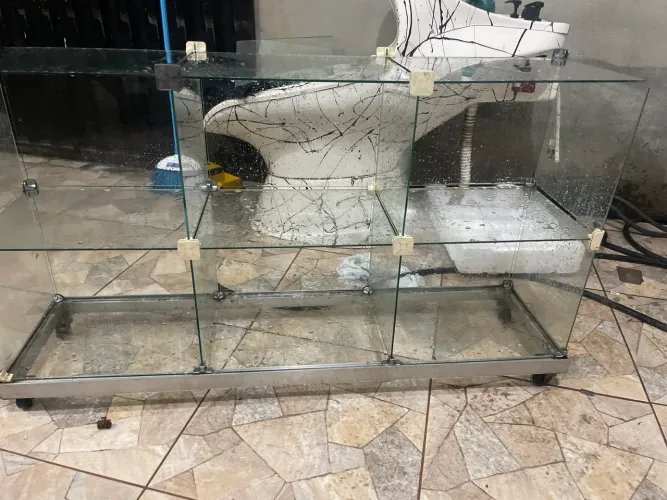 Balcão de vidro usado