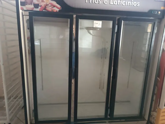 Geladeira expositora vertical refrimate 3 portas