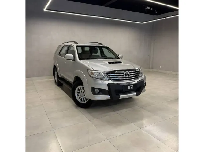 Toyota Hilux SW4 SRV D4-d 4X4 3.0 TDI Dies. AUT 2012