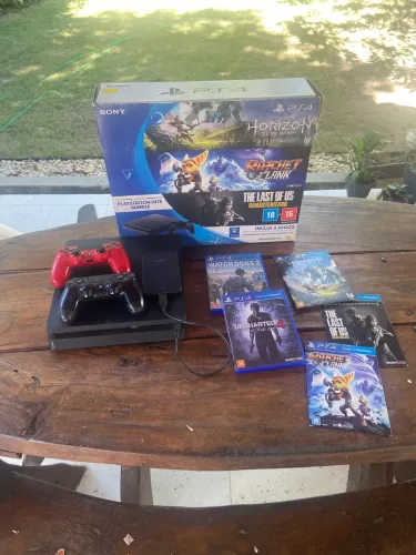 Playstation 4 500 Gb com HD externo 1 TB, 2 Dual Shock de Ps4 e 5 jogos ( Mídia Física)