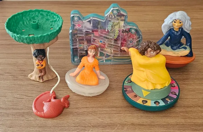 Brinquedos Bonecos ds coleção Disney Encanto do Mc Donald's Lote com cinco