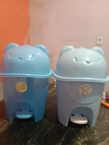 Vendo 2 Lixeira infantil 6,5L Nova