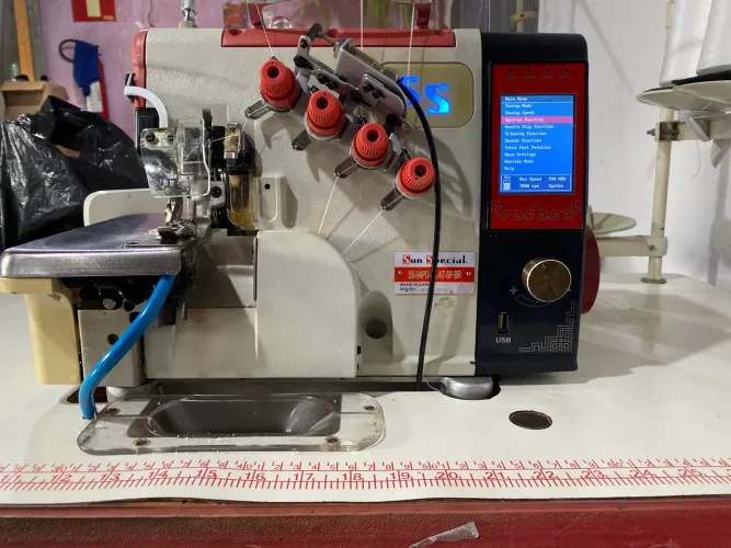 Máquina de costura overloque eletrônica