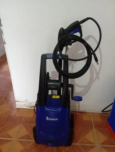 Lava jato de alta pressao . Muito bom