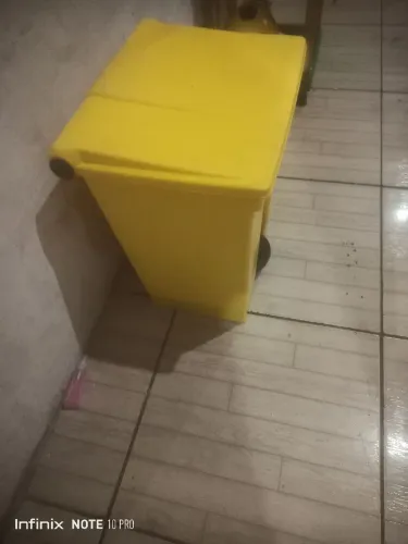 Estou vendendo essa lixeira ótima muito boa!