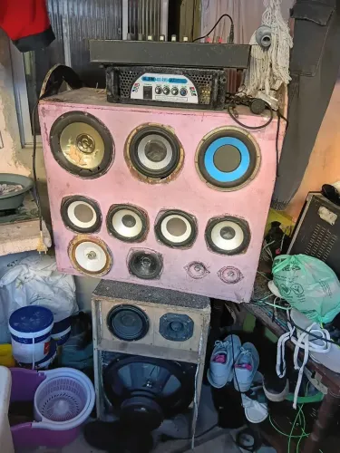 Vende se uma caixa de som