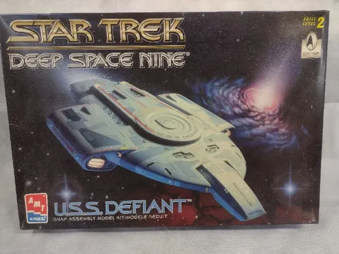 U.S.S Defiant - Star Trek DS9 - Kit para montar - Edição de Colecionador
