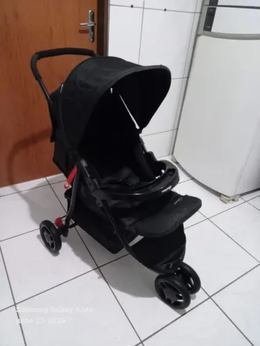 Carrinho de bebê Voyage semi Novo