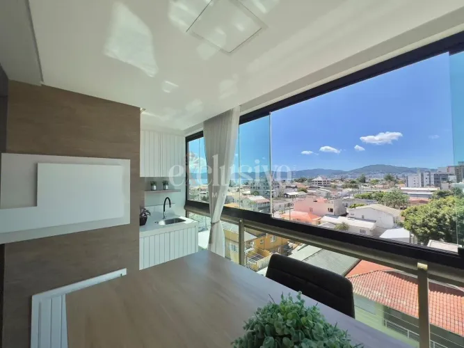 Apartamento com 3 quartos no bairro Balneário, em Florianópolis